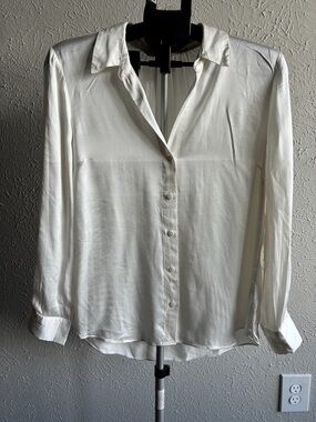Women's Liverpool Los
Angeles - Silky .100% Viscose Button-Down Blouse - Size M
